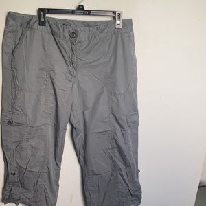 Ann Taylor signature fit grey Capri cargo pants size 14/16 Perfect condition!